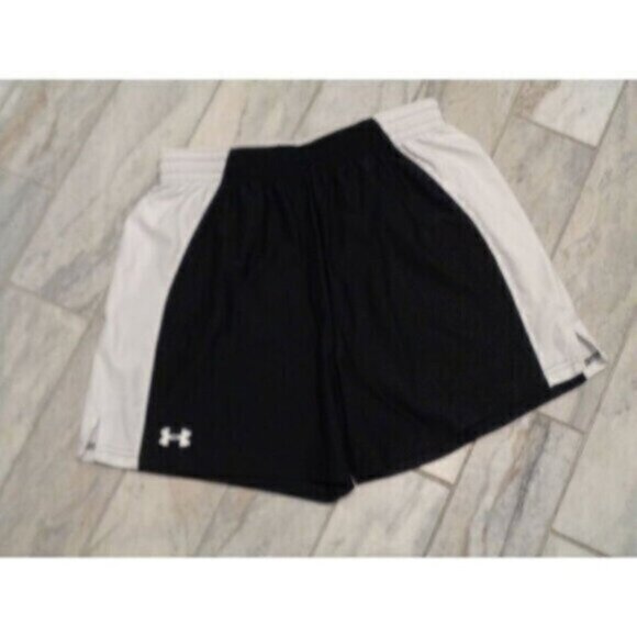 Under Armour women's small black/white Heatgear pull on shorts - Picture 1 of 6